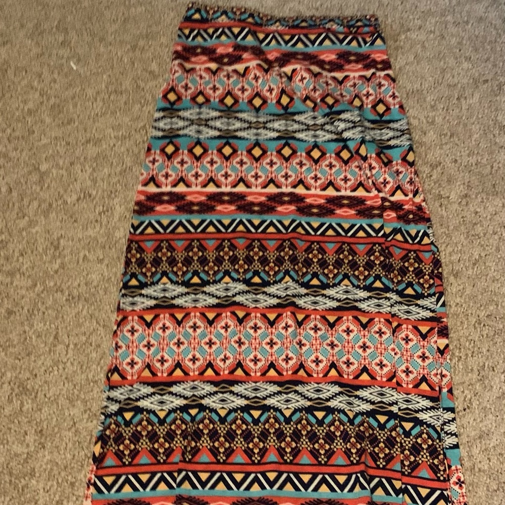 Maxi bundle. 2 dresses (L) 1 skirt (m)1 skirt (L)